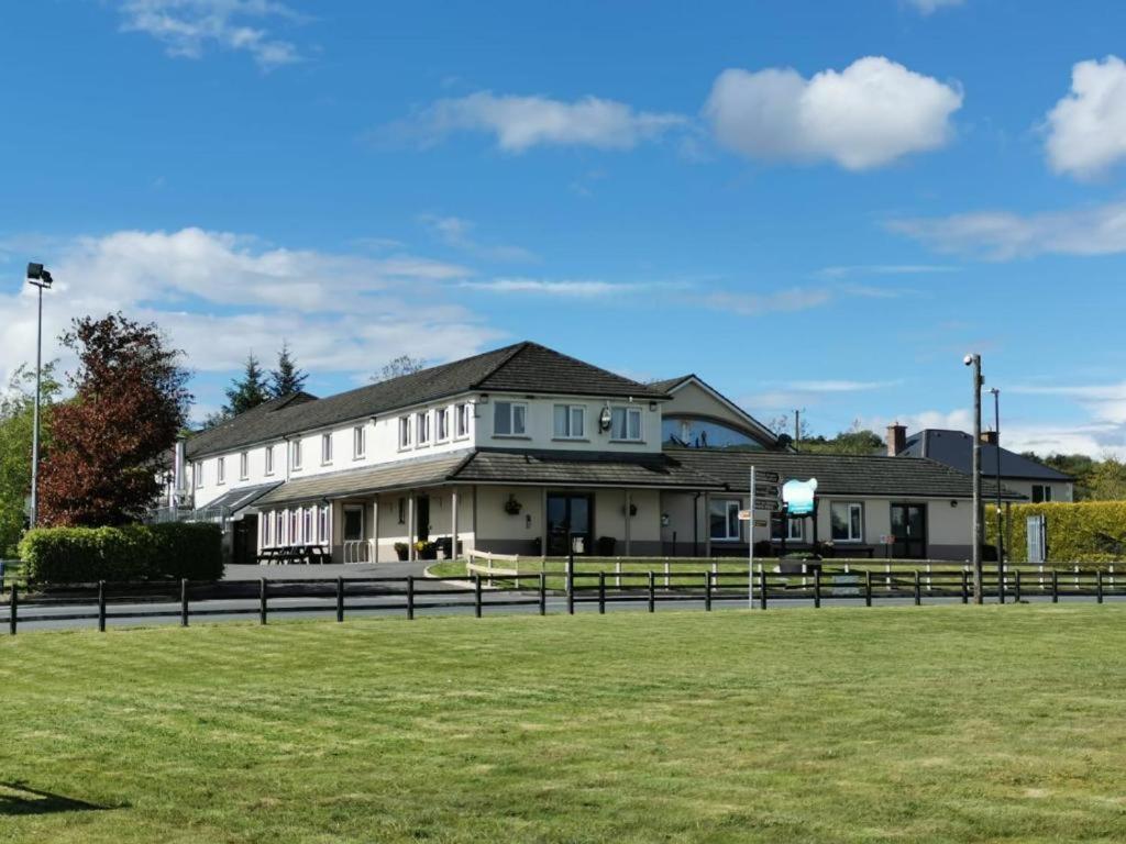 Sliabh Beagh Hotel Монахан Екстер'єр фото